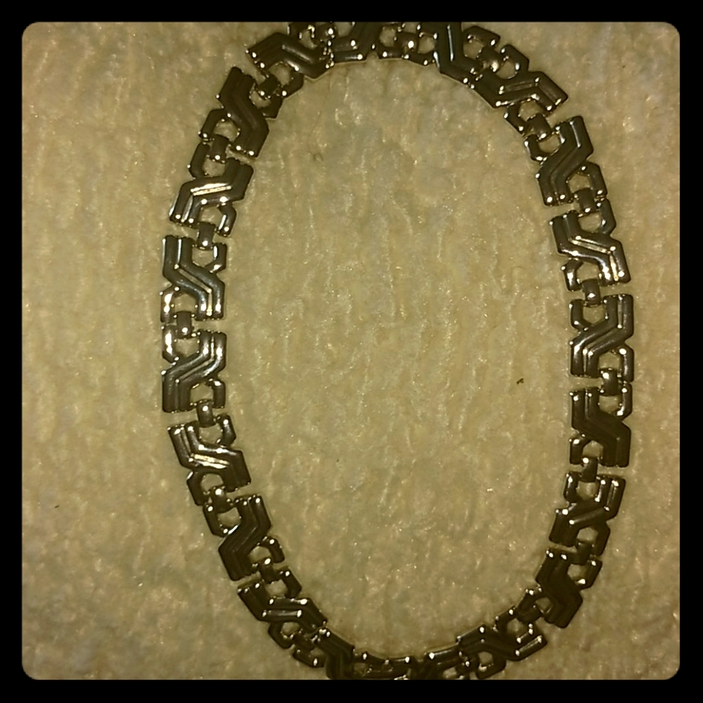 Monet choker